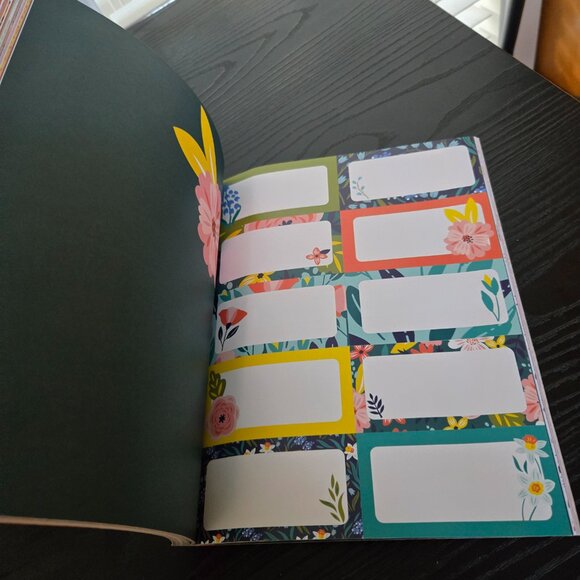 For the Love of Paper Florals 160 Tear-off Ephemera Creating Crafting Sharing - Picture 7 of 8